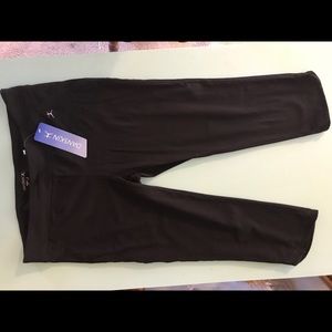 NWT-Black ladies XL cotton capris