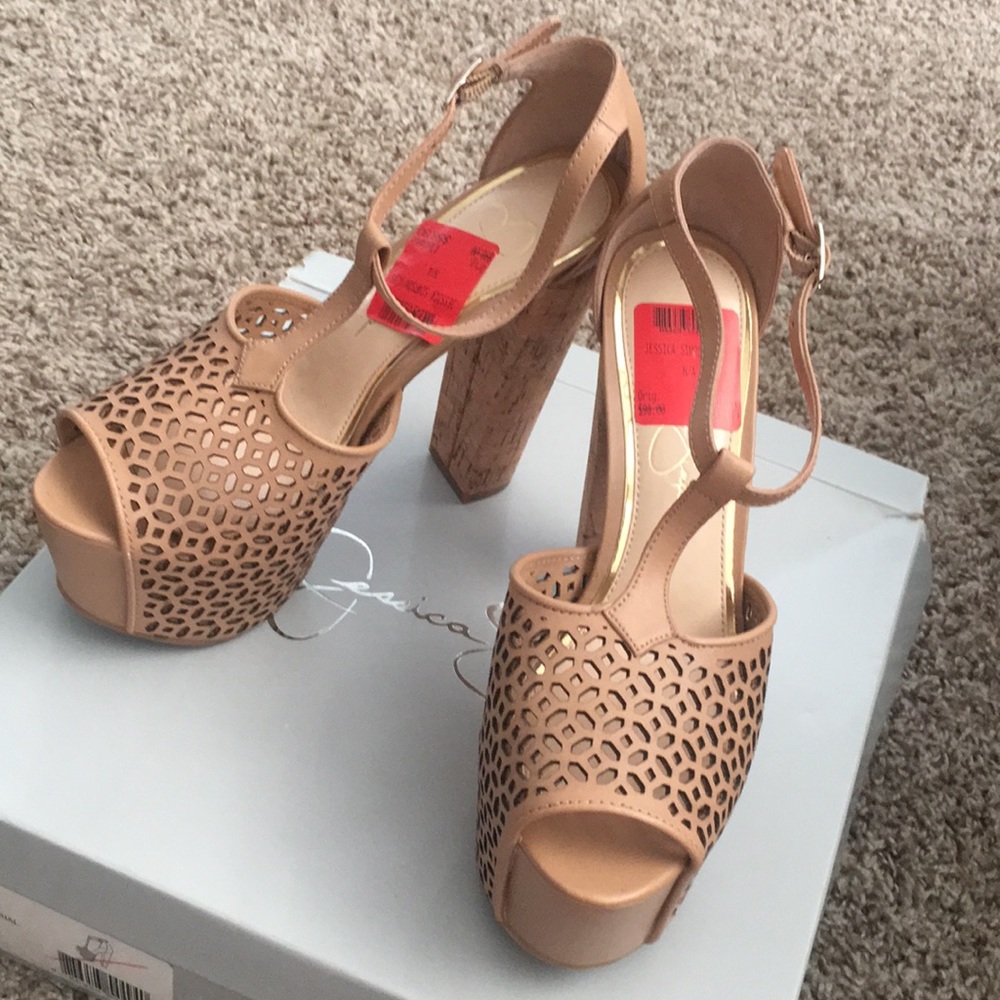 NWT Nude Jessica Simpson Platform Sandal Sz8