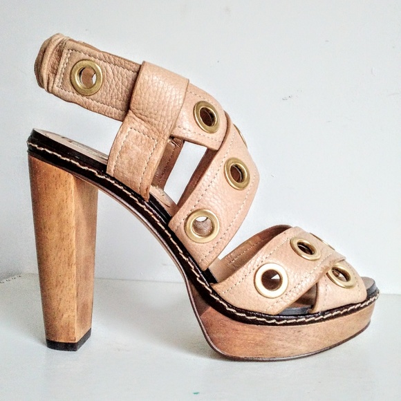 BCBGMaxAzria Shoes - BCBGMaxAzria Leather grommet platform sandal 5.5-6