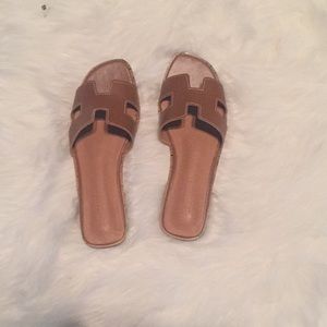 Hermès dupe sandals