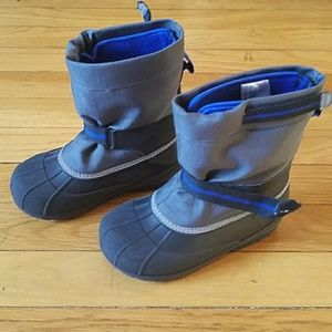 Snow boots