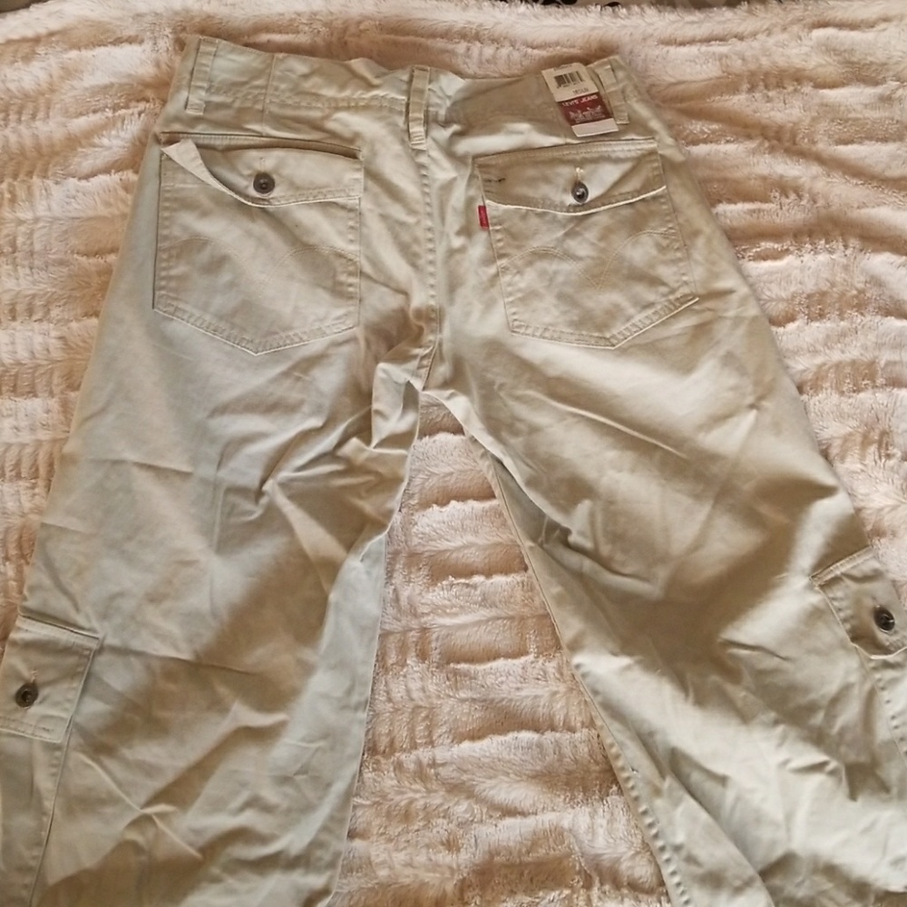 Levi's Cargo Capris NWT