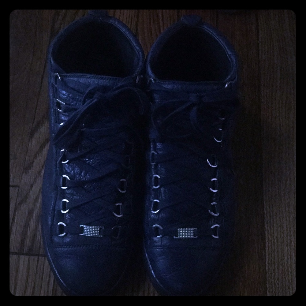 BALENCIAGA