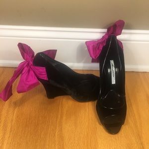 Brian Atwood new 37.5 black velvet pink bow heels