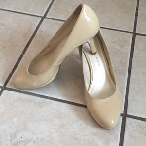 Aigner nude patent pumps 9.5