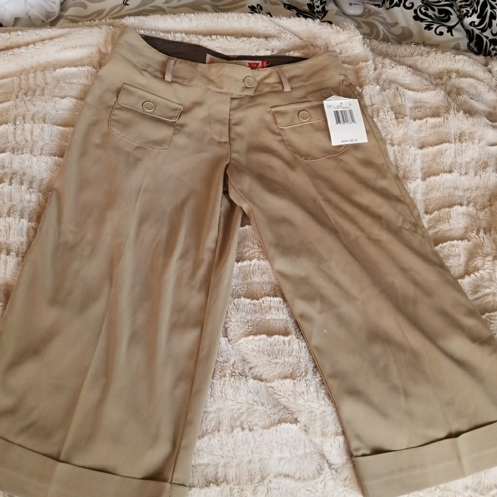 Guess Jeans Brand NWT Khaki color Capris