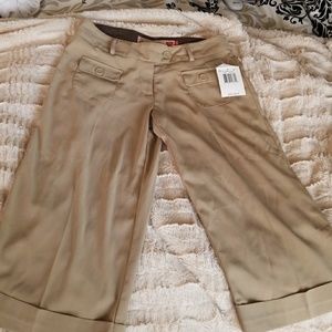 Guess Jeans Brand NWT Khaki color Capris
