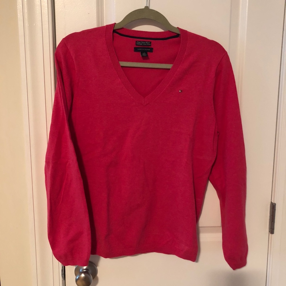 🛍 EUC Tommy Hilfiger VNeck (L)