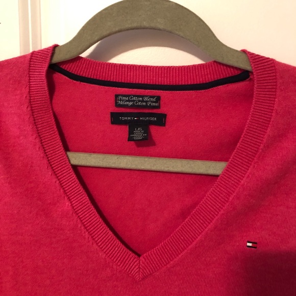 🛍 EUC Tommy Hilfiger VNeck (L) - Picture 2 of 3
