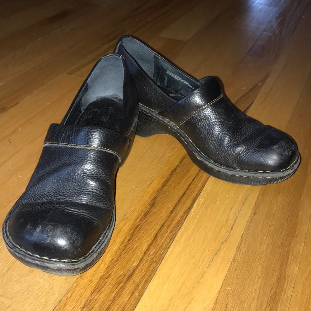 Born leather heeled loafer, size 8
