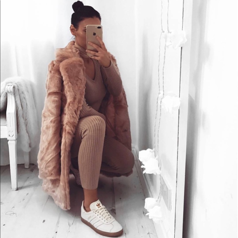 🎀Frenchy Light Pink Vegan Faux Fur Coat🎀 - Picture 2 of 9
