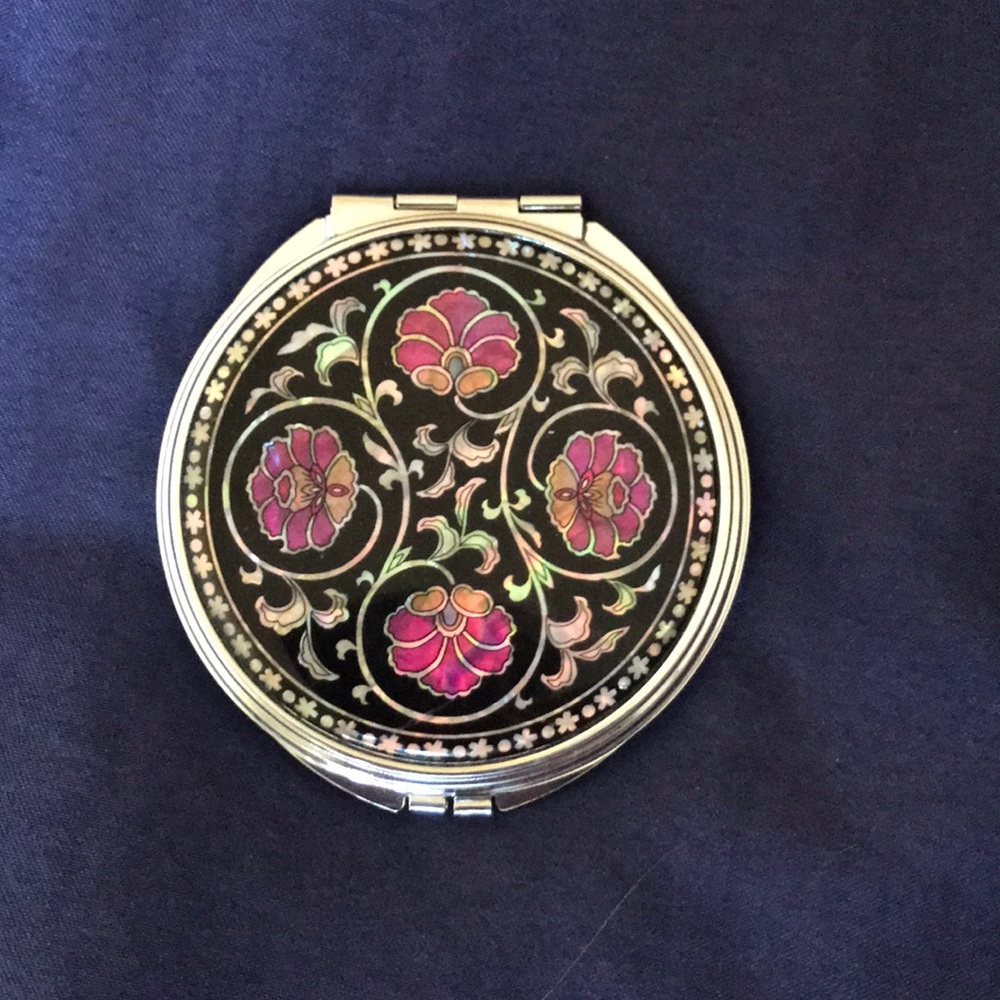Pearl Detailed Compact Mirror