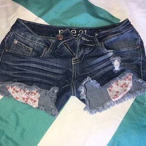 Jean shorts (heart pockets)