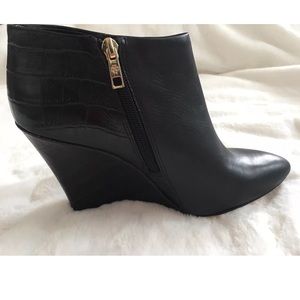 Ann Taylor Black Ankle Wedge Boots Size 8.5M