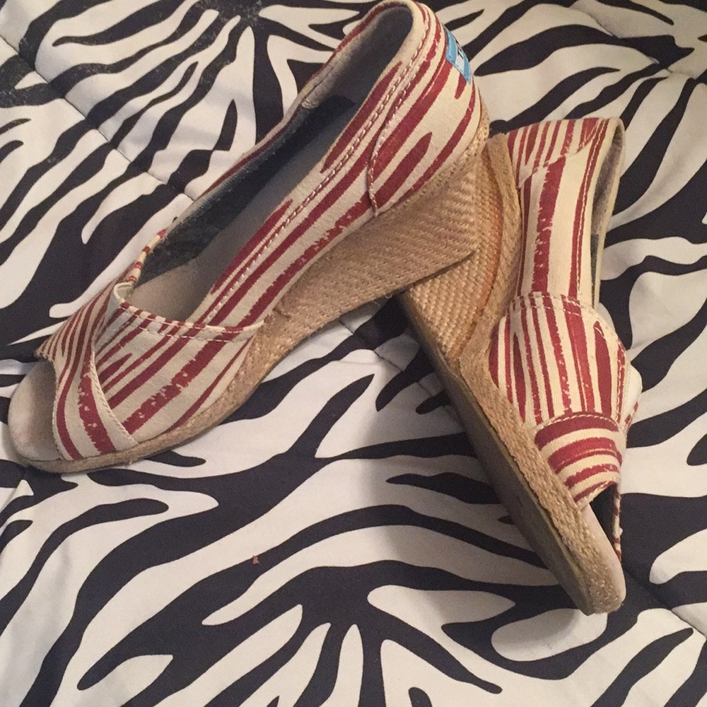 Toms wedges