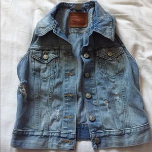 Levi’s demin sleeveless jacket XS