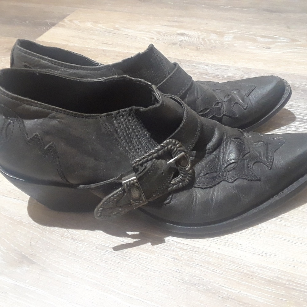 Vintage ankle boots