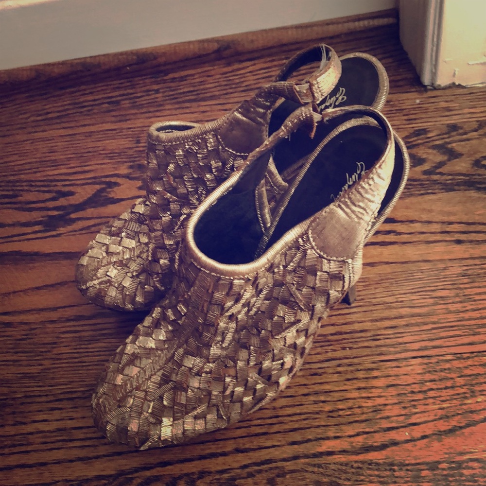 Elizabeth and James mules / clogs
