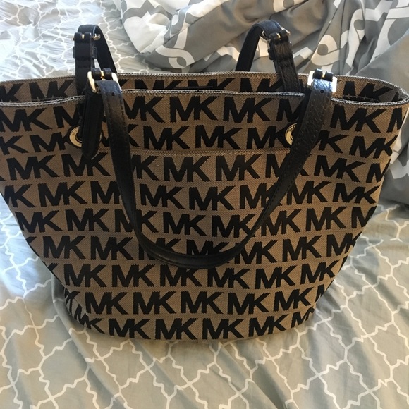 Michael Kors Handbags - Michael Kors Purse