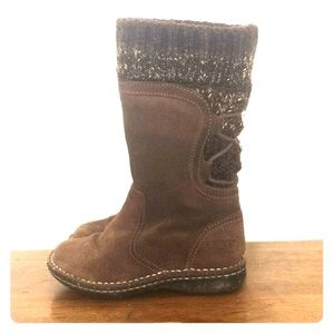 RARE UGG Children’s Suede Boots W/ Lace Up Detail!