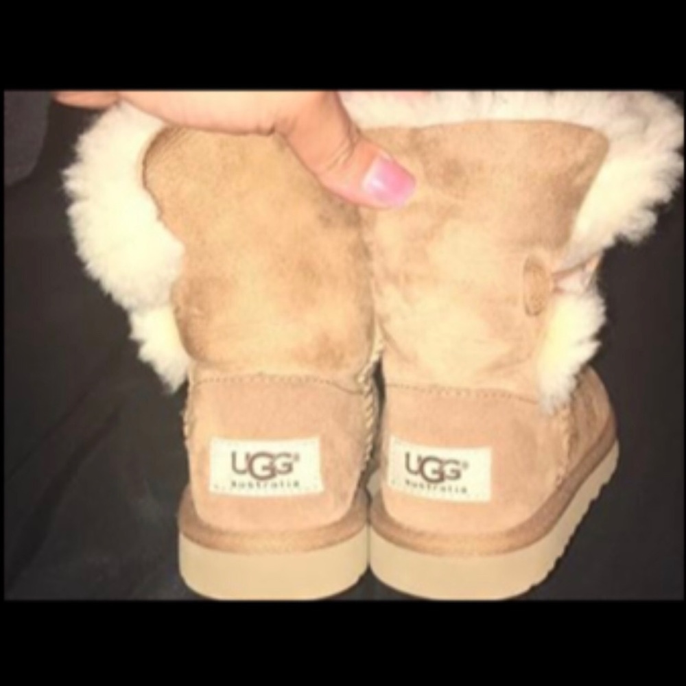 Girls 11 UGG Bailey button