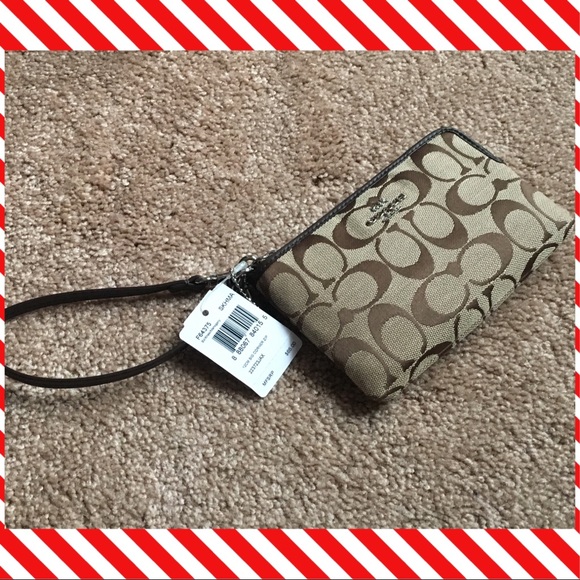 Coach Handbags - 🆕💥COACH💥Wristlet🍀 LAST ONE🍀