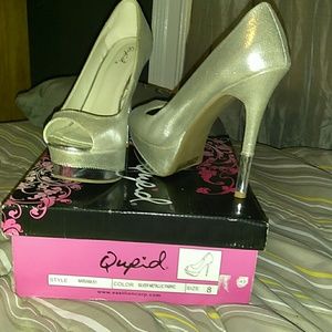 Heeled Peep Toe pumps