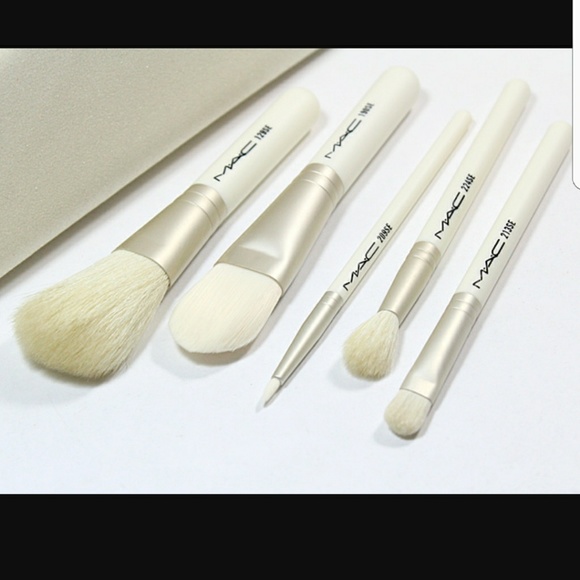 🎄✨ MAC Christmas Collection Launch – Saturday, November  MAC Holiday Brush Set
