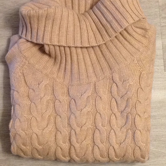 Banana Republic Cream Cable Knit 