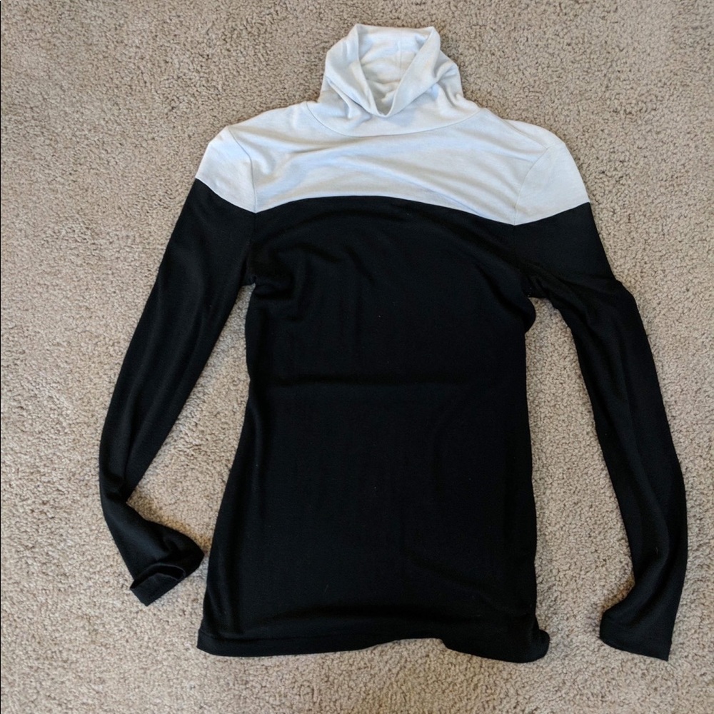 Banana Republic Soft long sleeve turtle neck