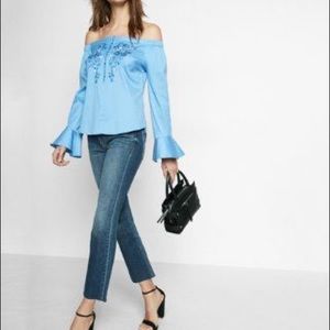 Express off the shoulder blouse!🦋