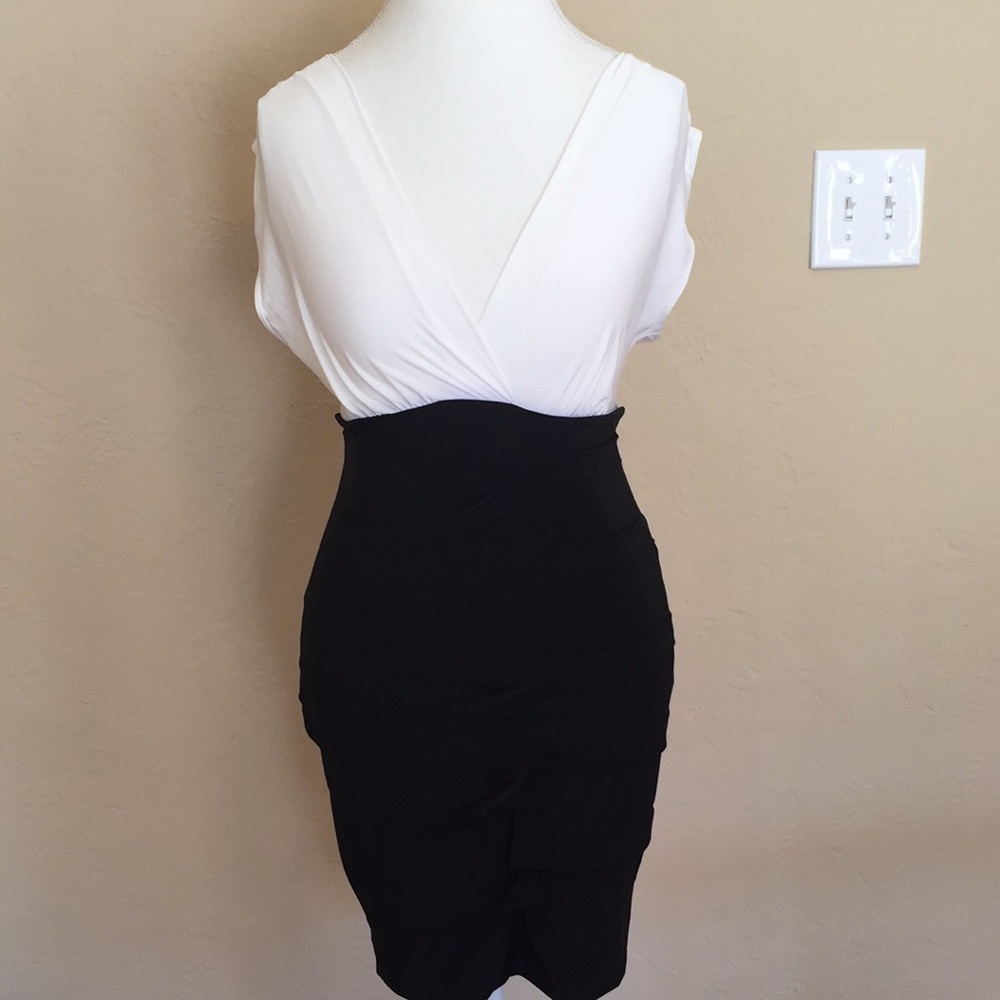 Black/White Cap Sleeved Knee Length Business Dress