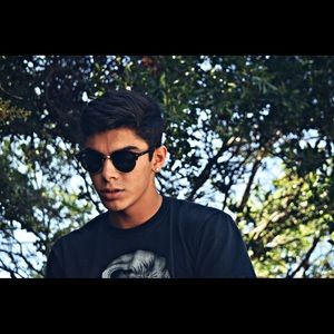 Meet your Posher, Troy