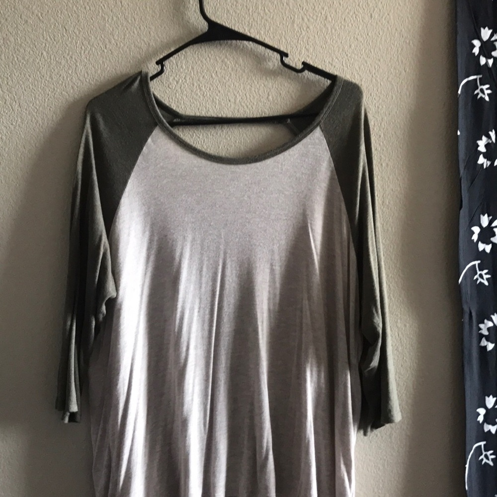 Buckle tee with open back