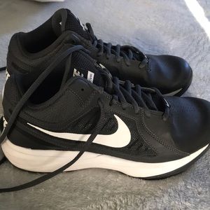 Nike womens basketball shoes