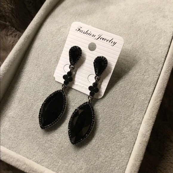 💰3 for$15 CL🛑 Australian Black Crystal Earrings - Picture 5 of 6