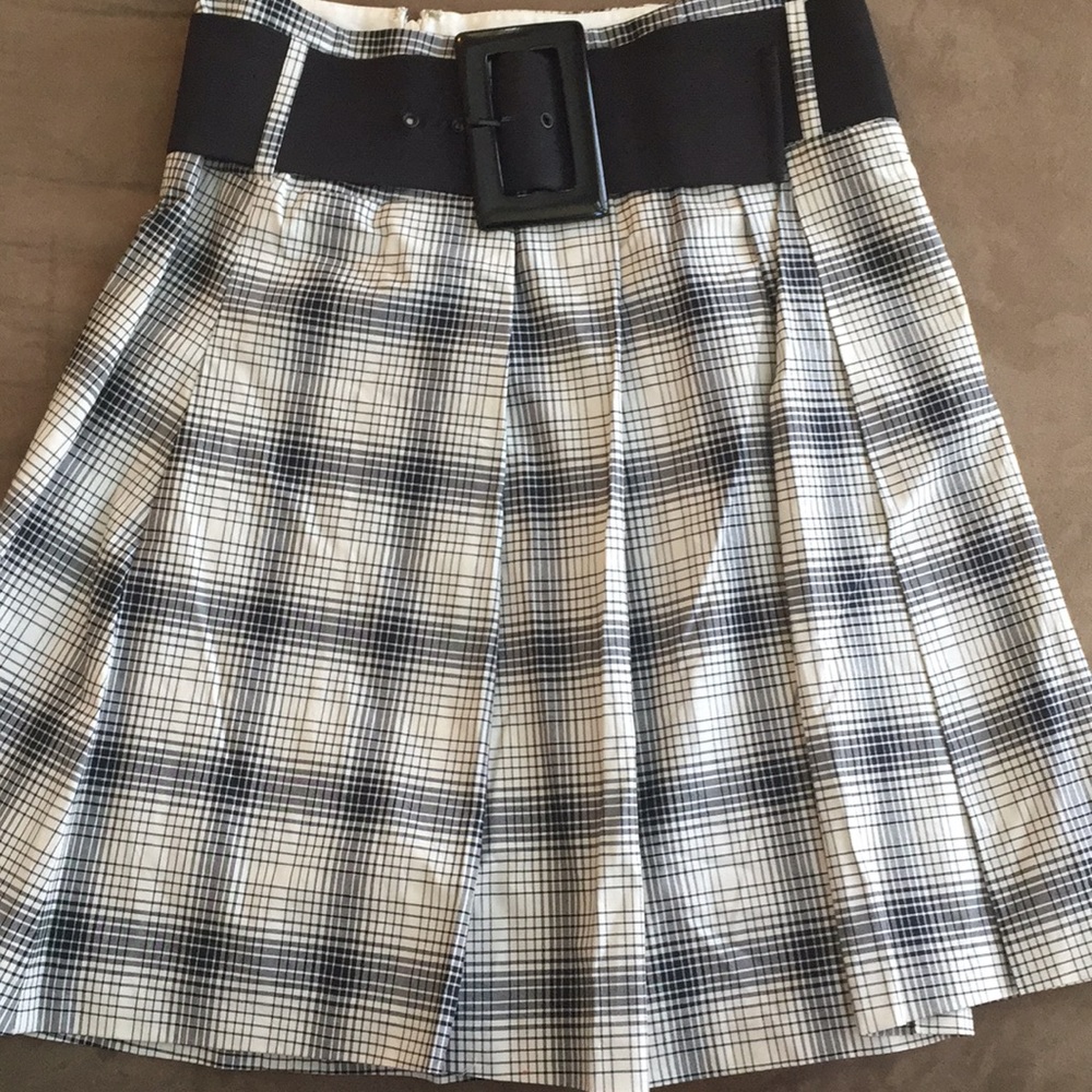 ❗️NWT❗️ THE LIMITED. SIZE 4. Black and white skirt