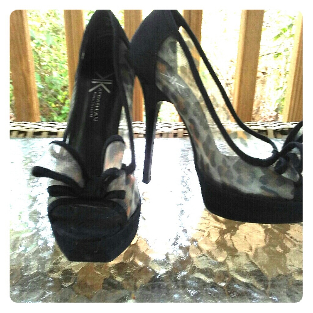 Kim Kardashian highheels wth Kim Kourtney n Khloe'