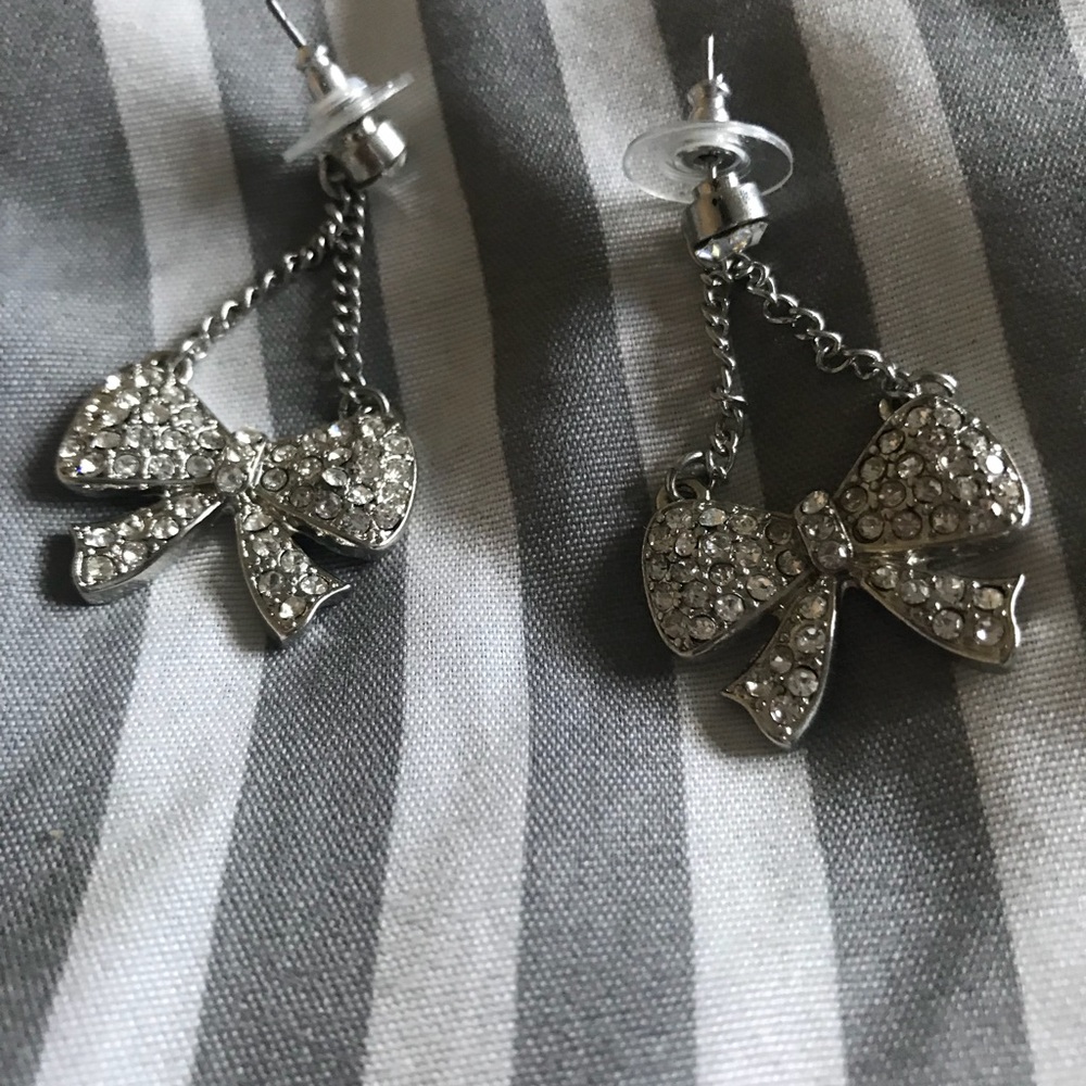 Rhinestone choker and bow earrings