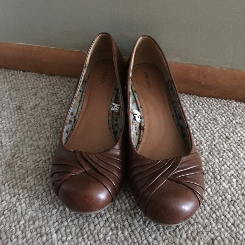 Brown Xhilaration Wedge size 9