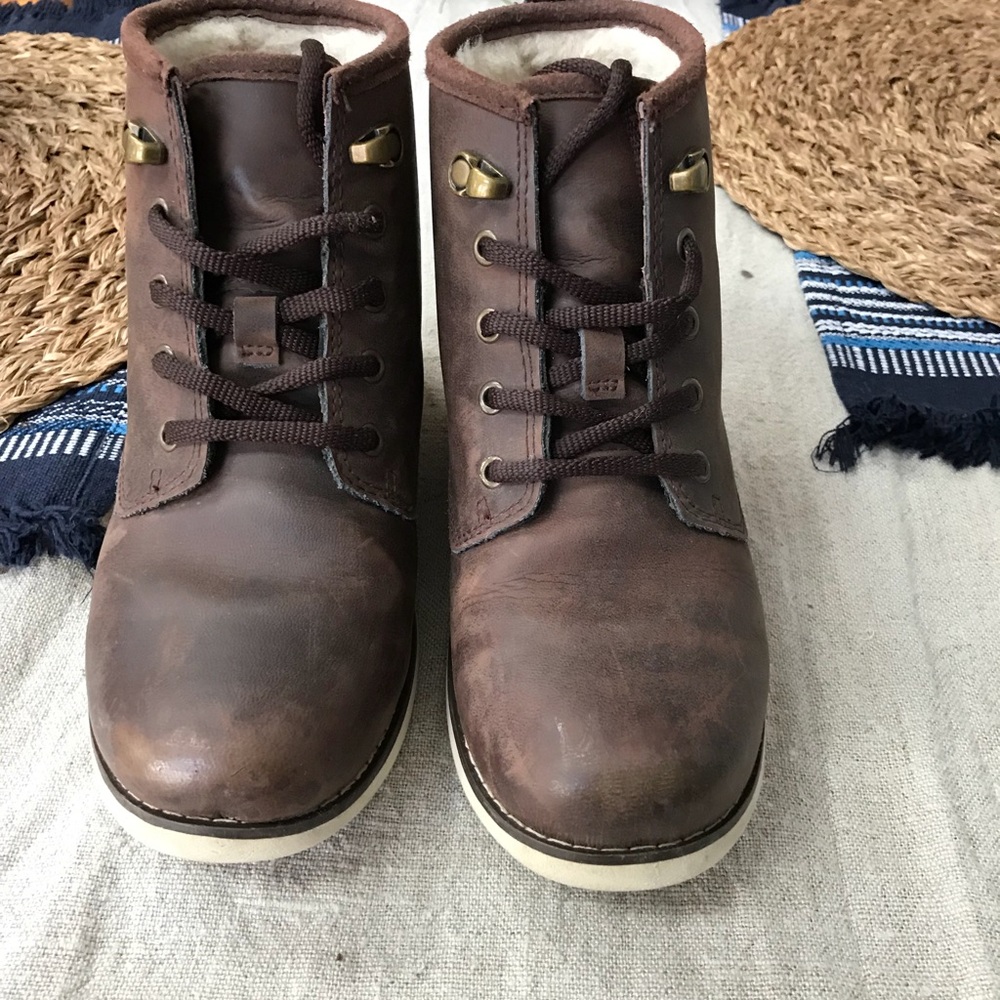 Boys broken lace up UGG boot