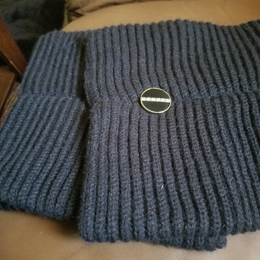 Women's sweater scarf with snap closure