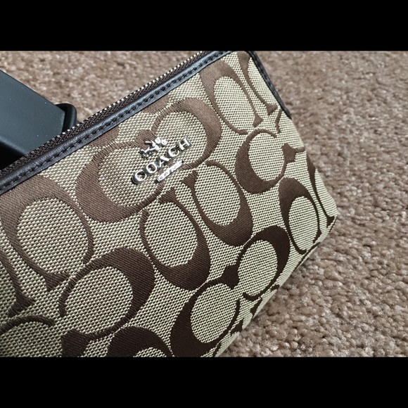New! COACH Wristlet Brown/tan - Picture 3 of 5