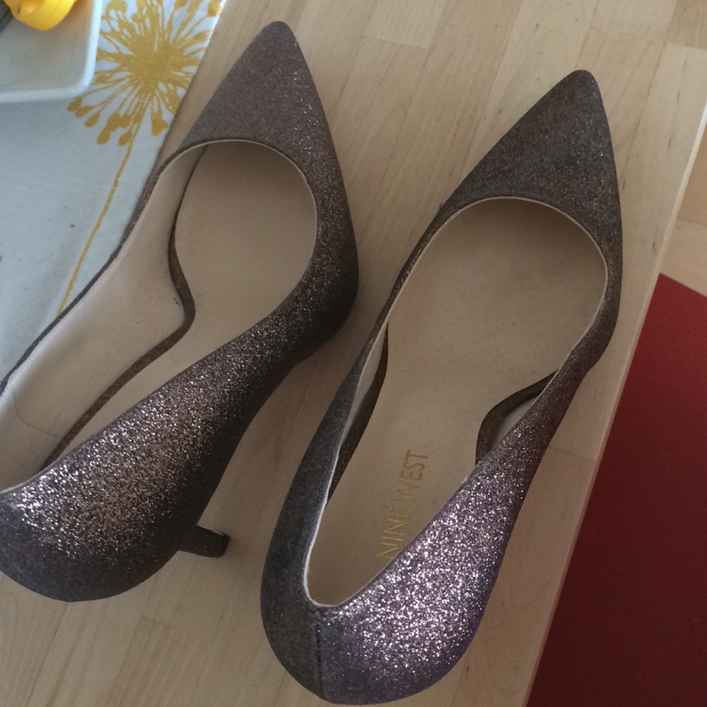 Nine West pumps brand new. Dark gold/brown glitter