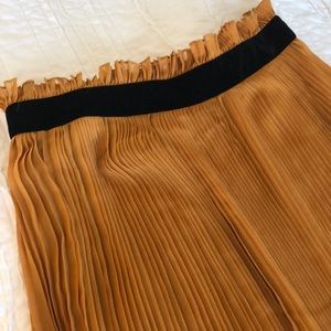 Mustard pleat skirt