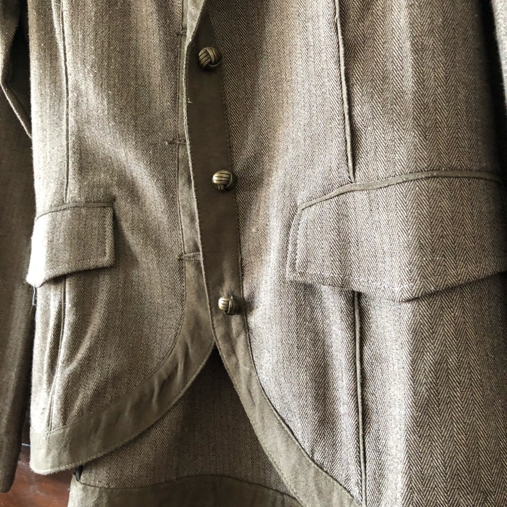 Blazer - Picture 4 of 7