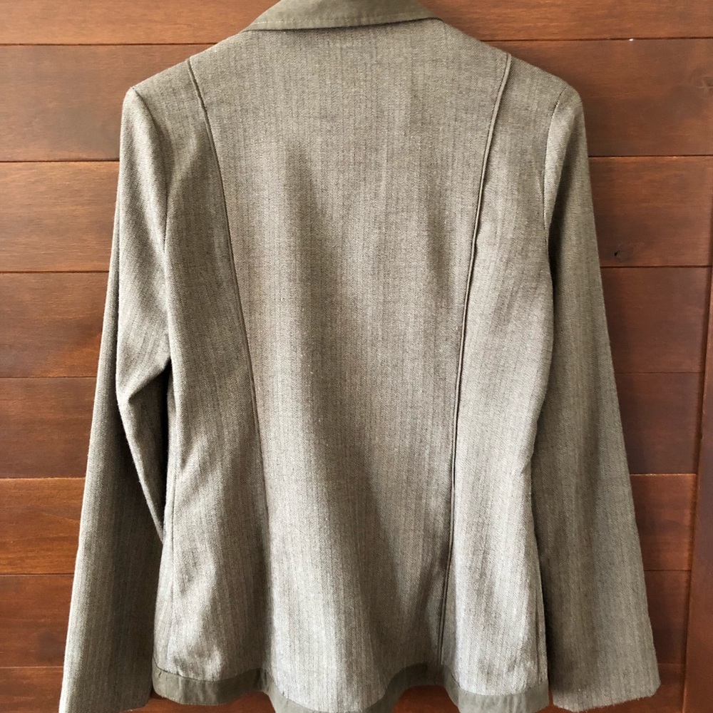 Blazer - Picture 5 of 7