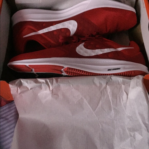 Brand new Men's Nike Runners! - Picture 2 of 5