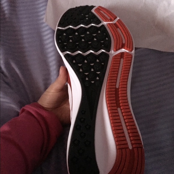 Brand new Men's Nike Runners! - Picture 3 of 5