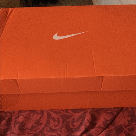 Brand new Men's Nike Runners! - Picture 5 of 5